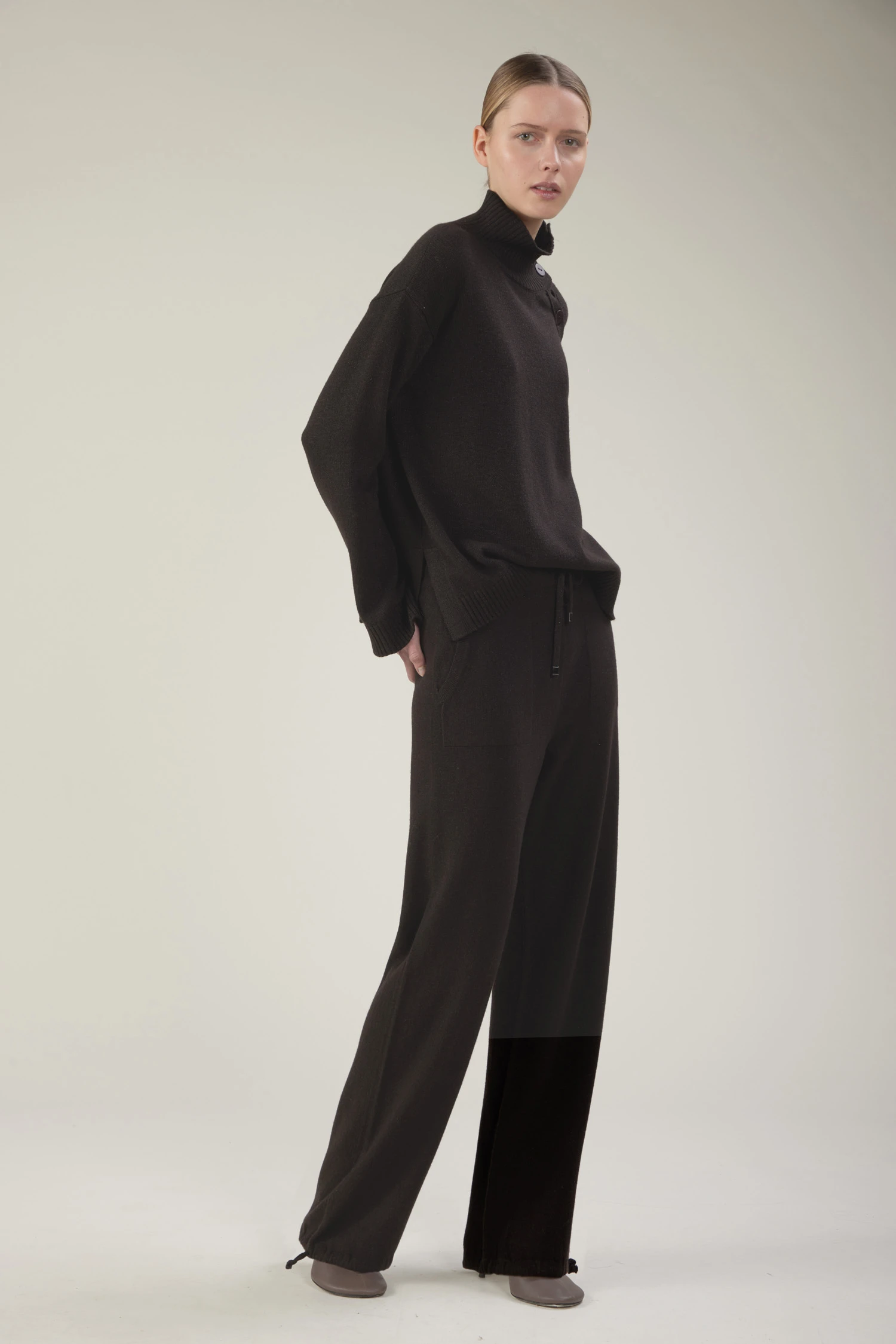 Pantalone cargo in micropaillettes con coulisse - immagine 1