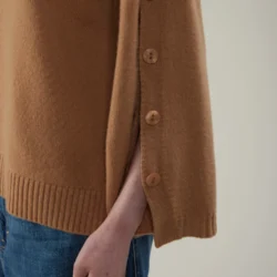 Maglione girocollo in lana con bottoni sulle maniche - Thumbnail Image 2