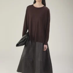 Maglia girocollo in lana merino extrafine con spacchi laterali - Thumbnail Image 1