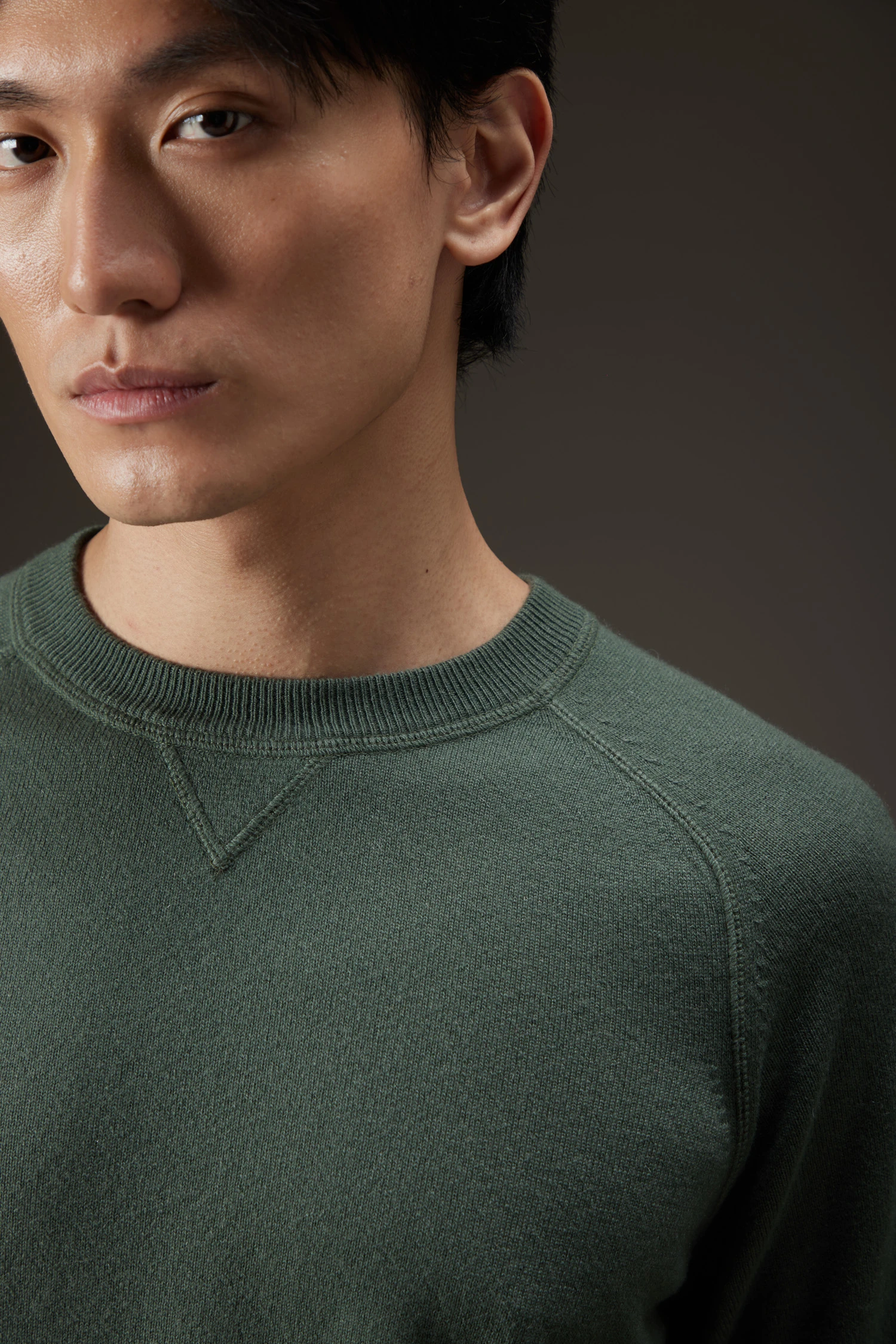 Maglia girocollo in cashmere dal taglio felpa - immagine 1