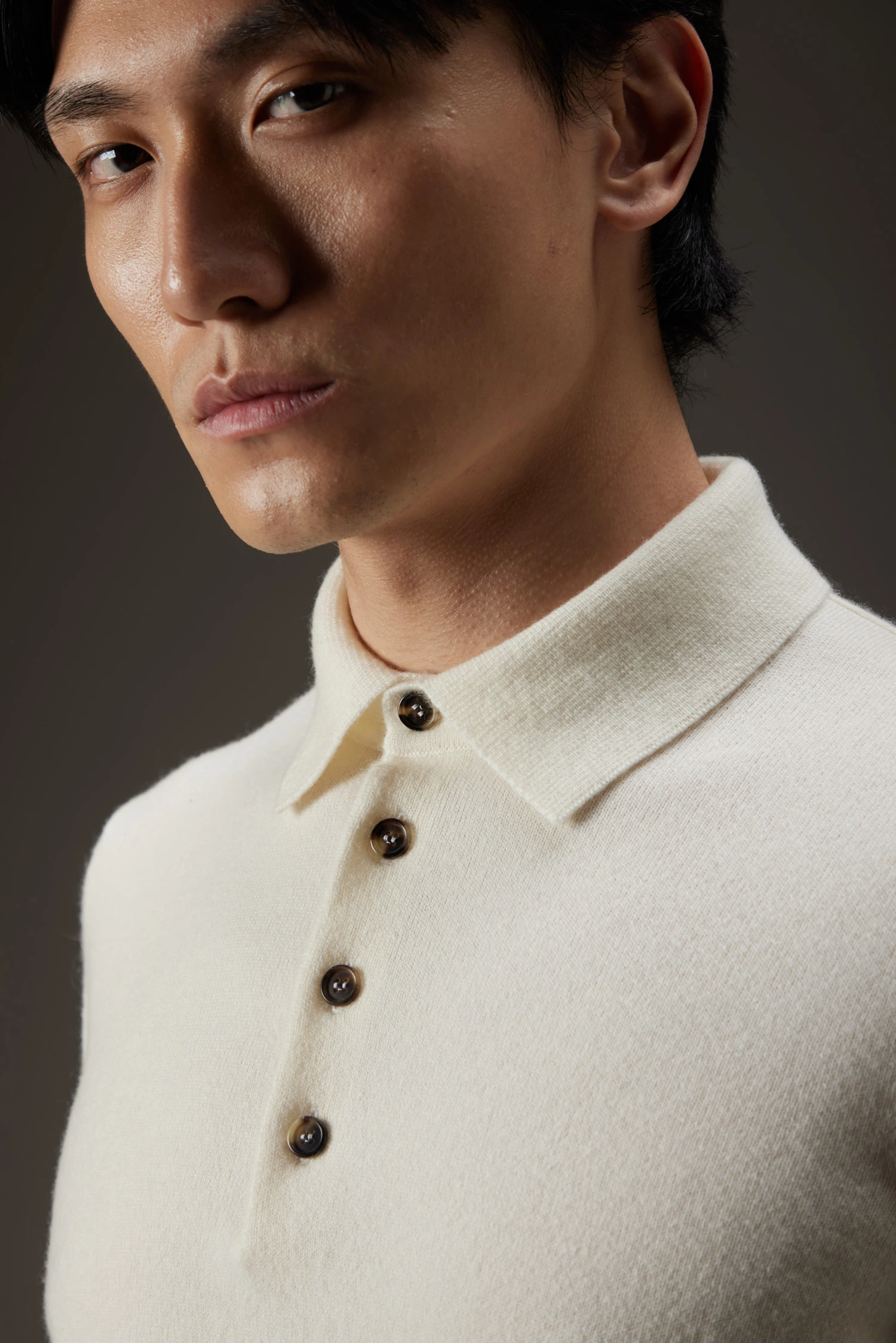 Polo con bottoni in cashmere - immagine 2