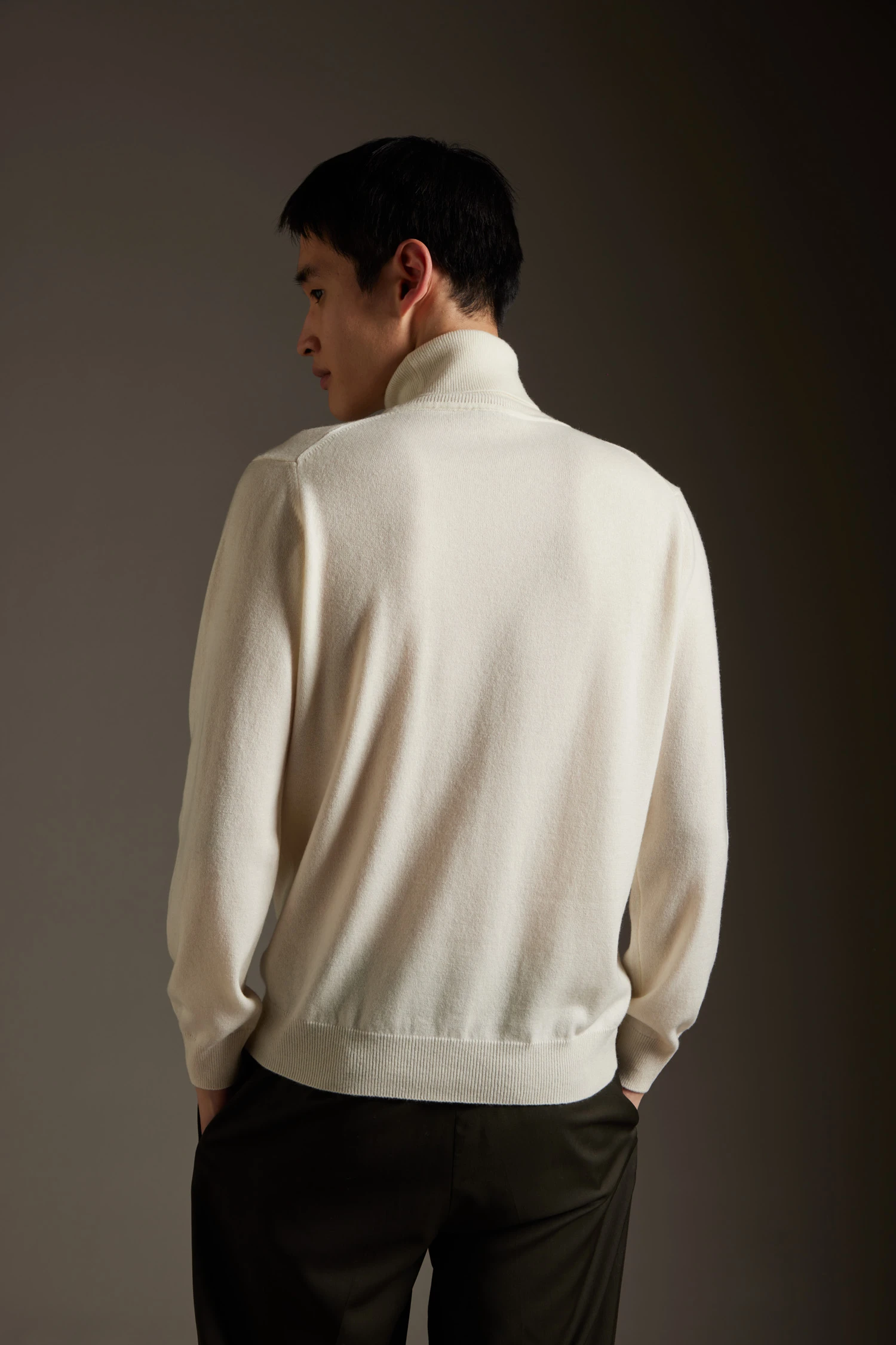 Maglia dolcevita in cashmere - immagine 3