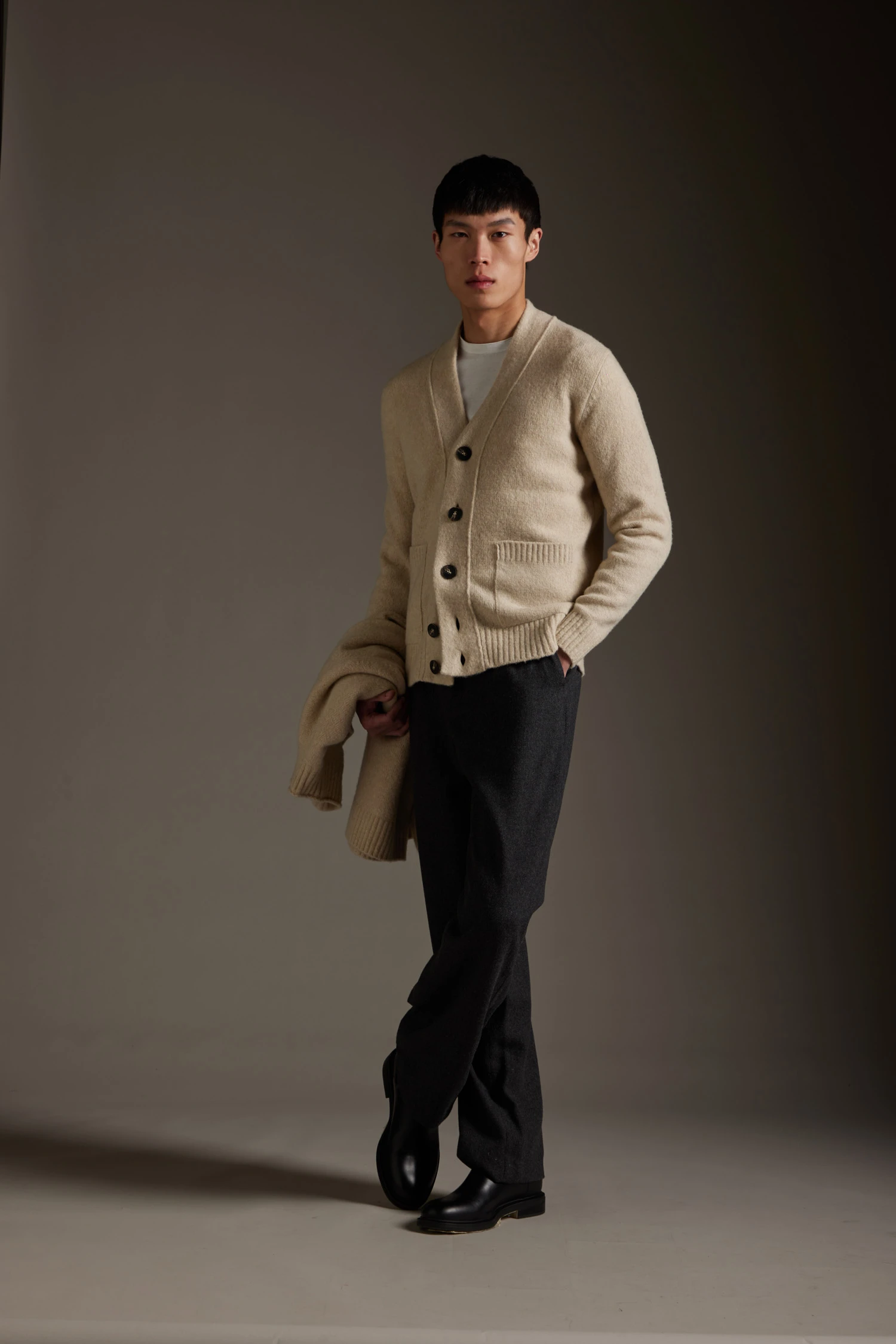 Cardigan con tasche in filoato fantasia - immagine 1